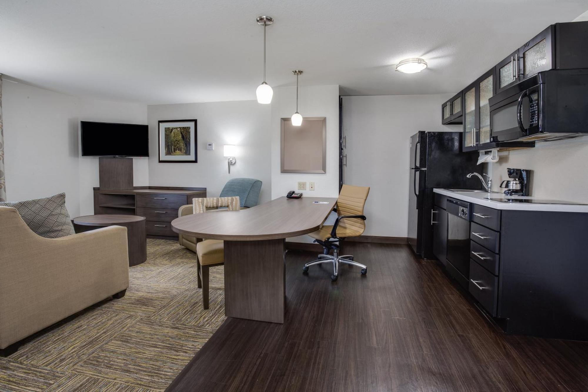 One-Bedroom Queen Suite,1276158991:JPEG
